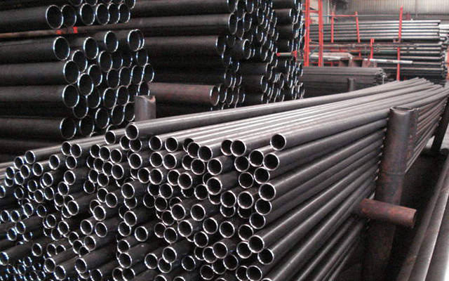 مخزن لمنتجات الشركة من المواسير المعدنية