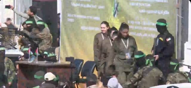 حماس تفرج عن 4 مجندات إسرائيليات