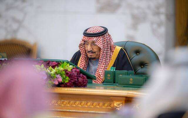 خادم الحرمين الشريفين الملك سلمان بن عبدالعزيز آل سعود يرأس جلسة مجلس الوزراء في الرياض