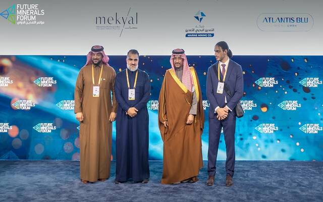 على هامش توقيع إحدى الاتفاقيات