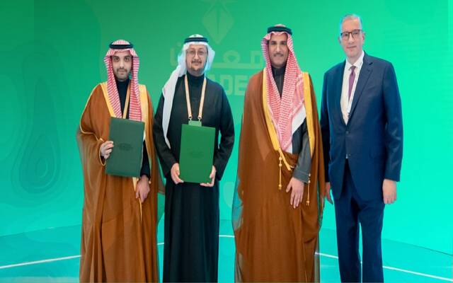 جانب من مراسم التوقيع