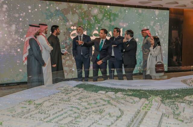 جانب من توقيع الاتفاقية