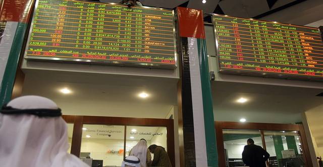 شاشات أسعار الأسهم بقاعة تداول سوق دبي المالي