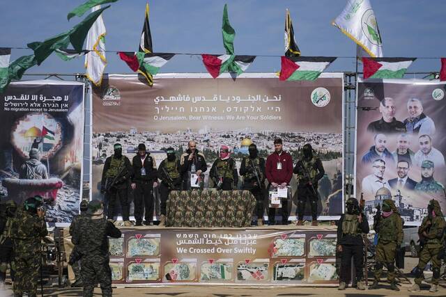 جانب من تسليم محتجزين إسرائيليين - أرشيفية