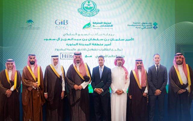 على هامش توقيع إحدى الاتفاقيات