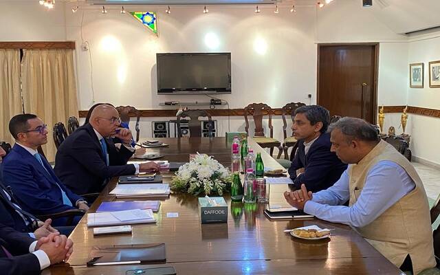المهندس حسن الخطيب وزير الاستثمار والتجارة الخارجية المصري ورانجيت جوبتا المؤسس والرئيس التنفيذي لشركة OCIOR Energy