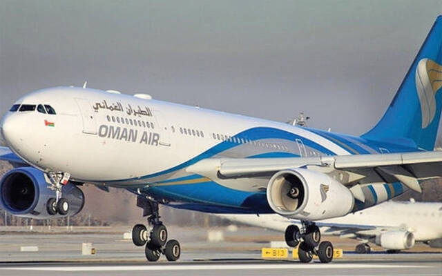 الطيران العماني يقبل عرض توريد النفط العُمانية للتسويق