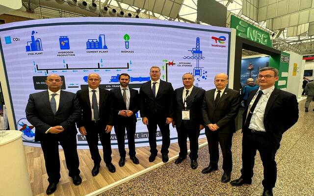 المهندس كريم بدوي وزير البترول والثروة المعدنية المصري على هامش جلسة مباحثات مع وفد شركة توتال انيرجيز