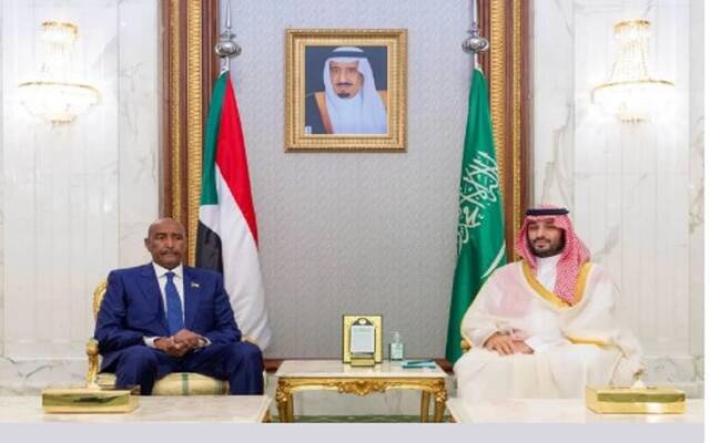 الأمير محمد بن سلمان بن عبدالعزيز ولي العهد رئيس مجلس الوزراء ورئيس المجلس السيادي في السودان الفريق الأول ركن عبدالفتاح البرهان