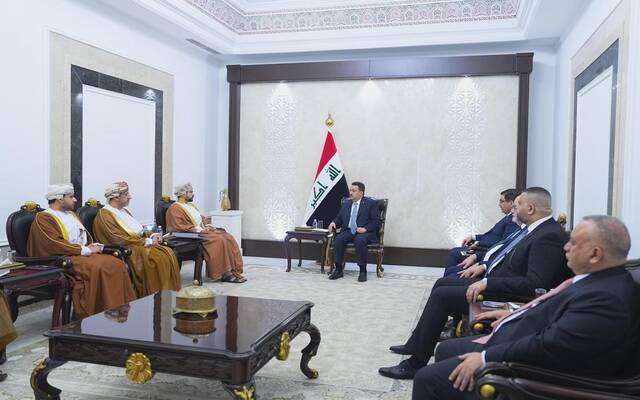 رئيس مجلس الوزراء العراقي يستقبل وزير التجارة والصناعة وترويج الاستثمار العُماني