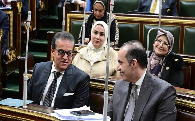 المستشار محمود فوزي وزير الشؤون النيابية والقانونية والتواصل السياسي والدكتور خالد عبد الغفار نائب رئيس مجلس الوزراء ووزير الصحة والسكان