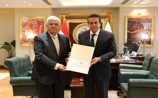 خالد عبدالغفار نائب رئيس مجلس الوزراء وزير الصحة والسكان وأيمن عاشور وزير التعليم العالي والبحث العلمي