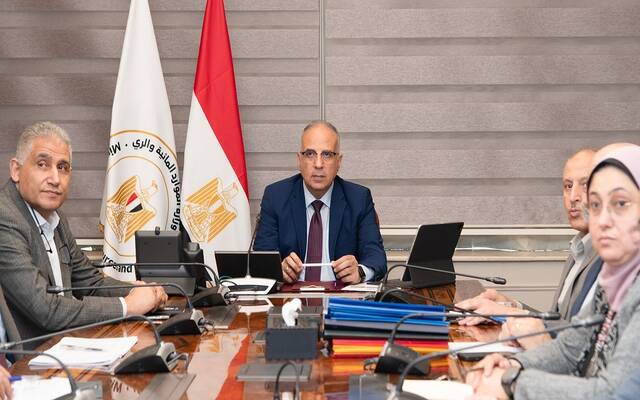 وزير الري المصري يعقد اجتماعاً لمتابعة الموقف المائي والاستعداد لفترة أقصى الاحتياجات المائية بمحافظات الإسماعيلية والسويس وبورسعيد