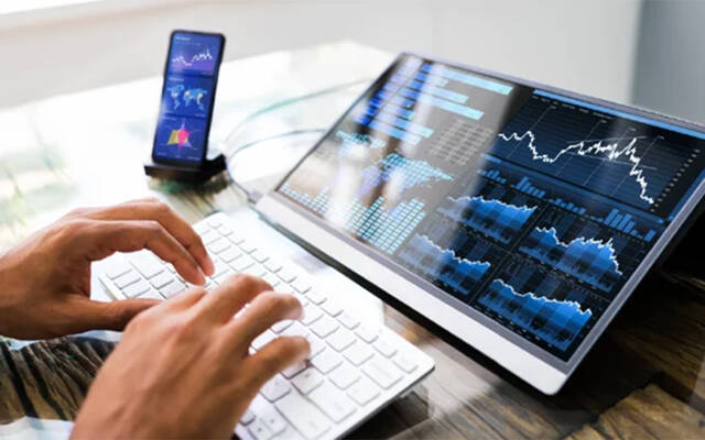 عمان والإمارات القابضة تتحول للربحية في 9 أشهر