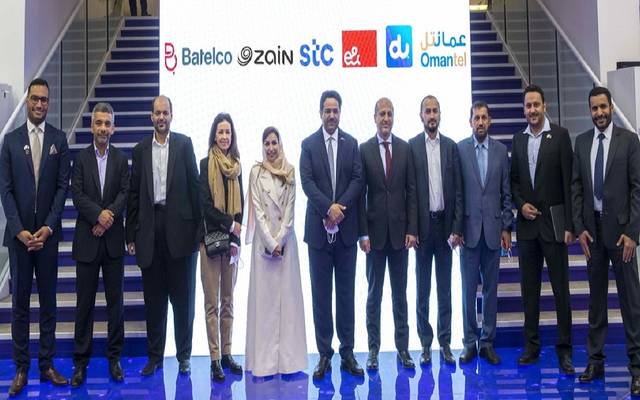 صورة تذكارية عقب توقيع مذكرة التفاهم