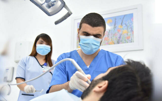 داخل إحدى عيادات طب الأسنان