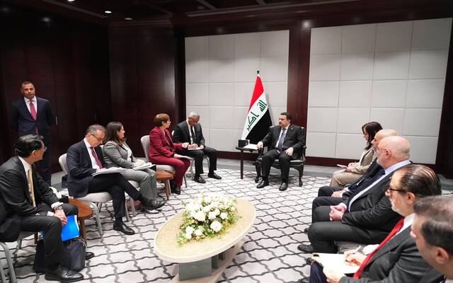 رئيس مجلس الوزراء العراقي يستقبل وفد البنك الأوروبي لإعادة الإعمار والتنمية