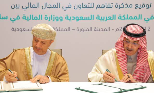 جانب من توقيع الاتفاقية