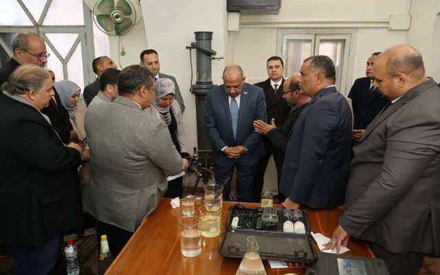 محمود عصمت وزير الكهرباء والطاقة المتجددة المصر