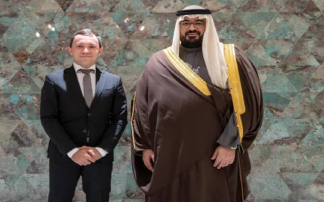 وزير الاقتصاد والتخطيط فيصل بن فاضل الإبراهيم ووزير الشؤون الاقتصادية الفنلندي ويلي رايدمان