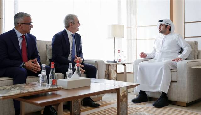 جانب من لقاء الشيخ مكتوم بن محمد بن راشد، النائب الأول لحاكم دبي و الرئيس التنفيذي لشركة نستله، لوران فريكس