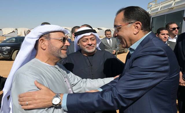 مصطفى مدبولي رئيس مجلس الوزراء المصري خلال حفل تدشين محطة "أبيدوس 1 للطاقة الشمسية" بصحراء كوم أمبو في محافظة أسوان