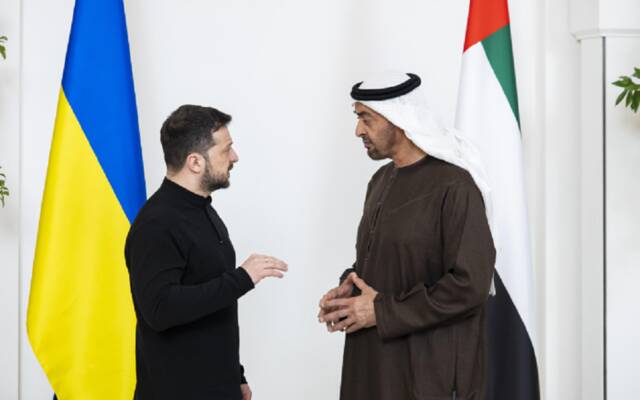 الشيخ محمد بن زايد آل نهيان رئيس الإمارات وفولوديمير زيلينسكي رئيس جمهورية أوكرانيا