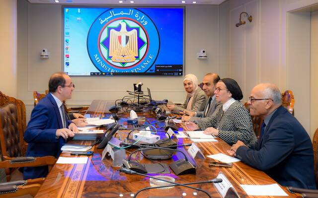 جانب من الاجتماع بين الوزيرين