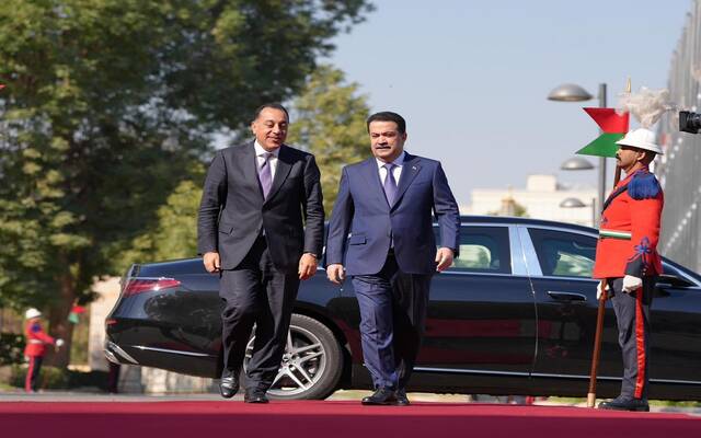 رئيس مجلس الوزراء العراقي يستقبل رئيس الوزراء المصري في القصر الحكومي بالعاصمة بغداد