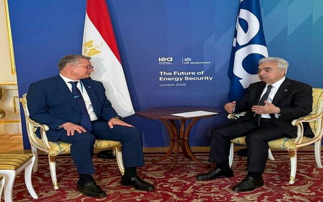 المهندس كريم بدوي وزير البترول والثروة المعدنية في مصر مع فاتح بيرول المدير التنفيذي لوكالة الطاقة الدولية