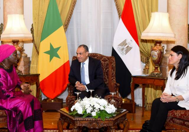 بدر عبدالعاطي وزير الخارجية والهجرة المصري ورانيا المشاط وزيرة التخطيط والتنمية الاقتصادية والتعاون الدولي ووزيرة التكامل الإفريقي والشؤون الخارجية السنغالية