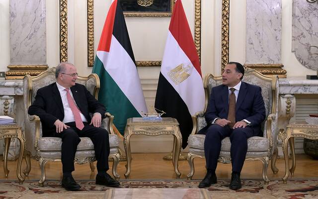 مصطفى مدبولي رئيس مجلس الوزراء المصري ومحمد مصطفى رئيس وزراء دولة فلسطين